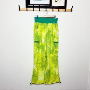 Zumba Fitness NWT! Women's Illusion Cargo Pants in Neon Green Size Small